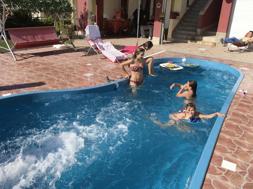 Apartments Villa Stella Maris روغوزنيكا المظهر الخارجي الصورة